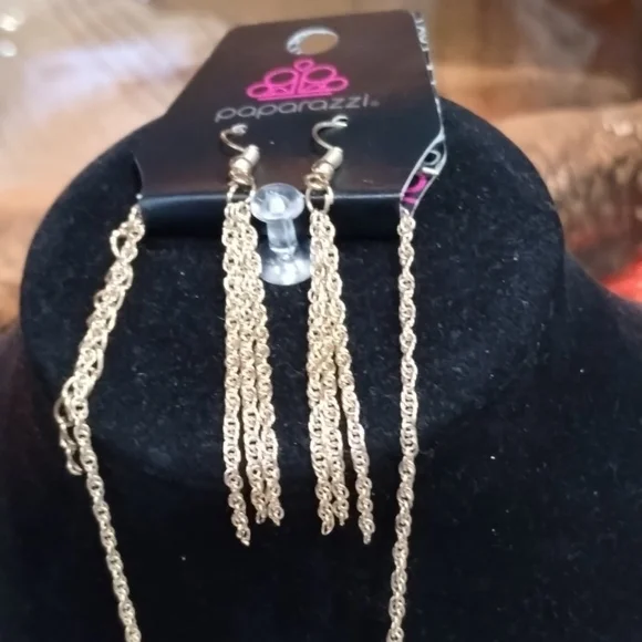 Paparazzi Jewelry Set - Picture 3 of 4